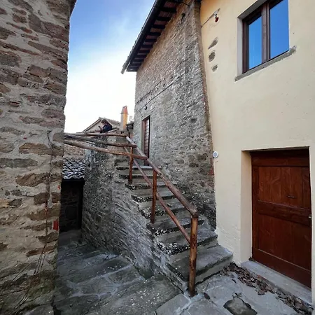 Borgo La Valle Фермерский дом Palazzo del Pero